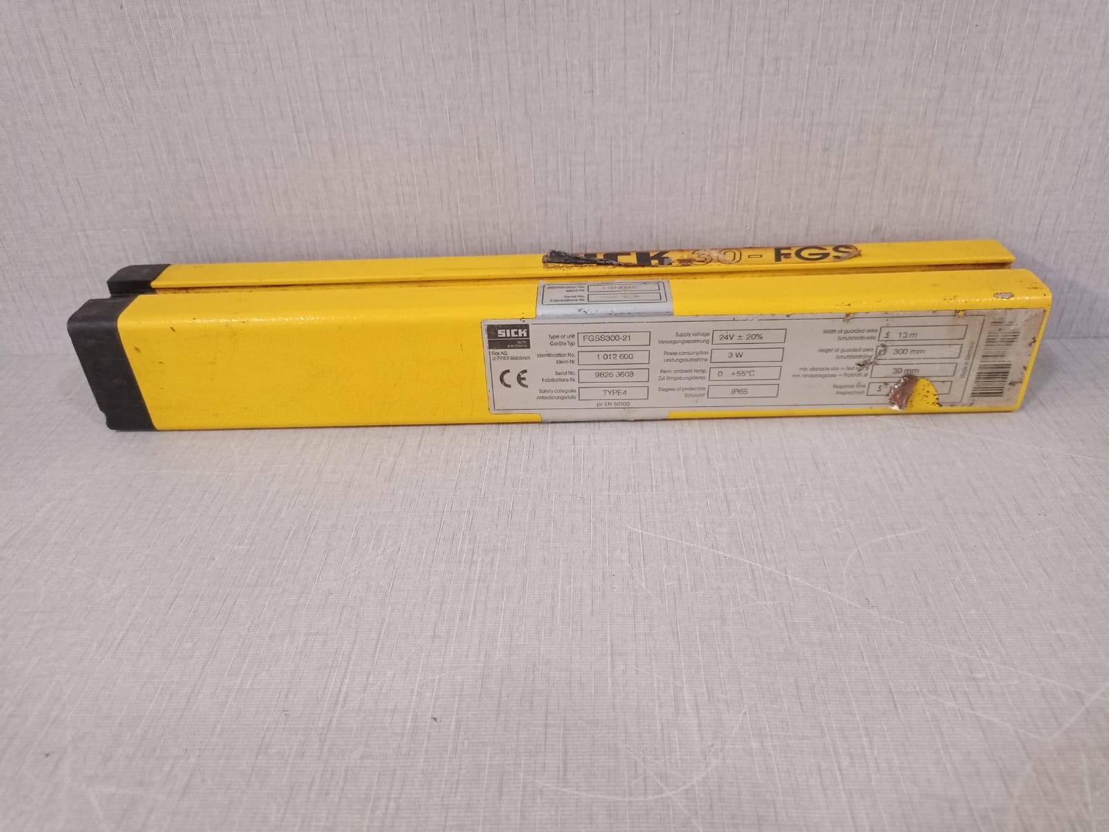 Sick D-79183 Sick AG D-79183 30-FGS / FGSS300-21 / 1 012 600 TYPE 4 3W - W/O COVER 5