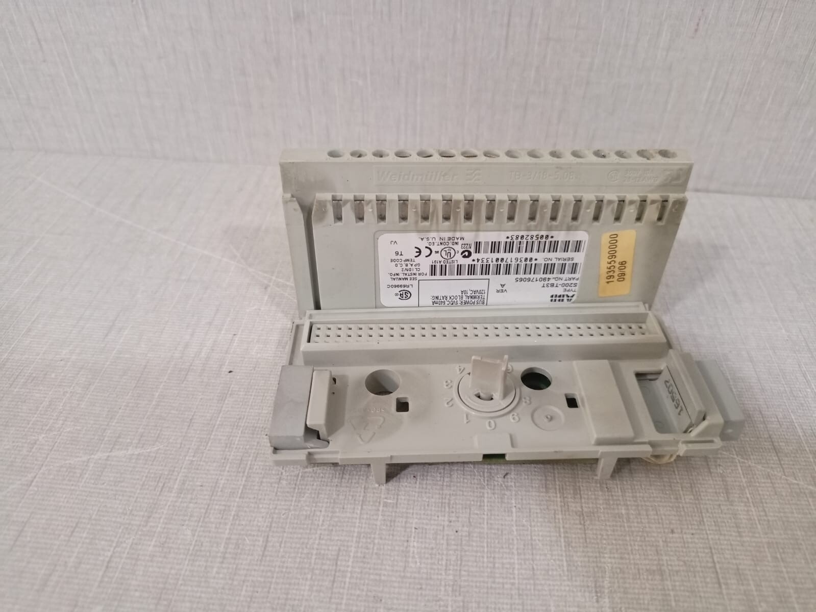 ABB S200-TB3T ABB Terminal Base, Type S200-TB3T, 490176065 6