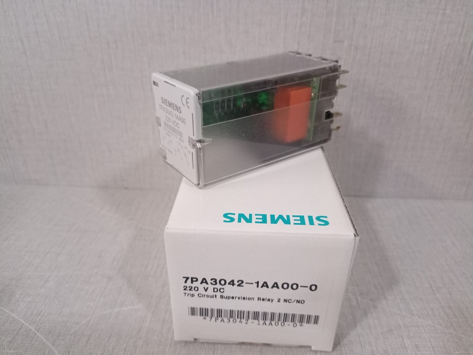 Siemens 7PA3042-1AA00 SIEMENS 7PA3042-1AA00-0 TRIP CIRCUIT SUPERVISION RELAY 2 220 V DC 5