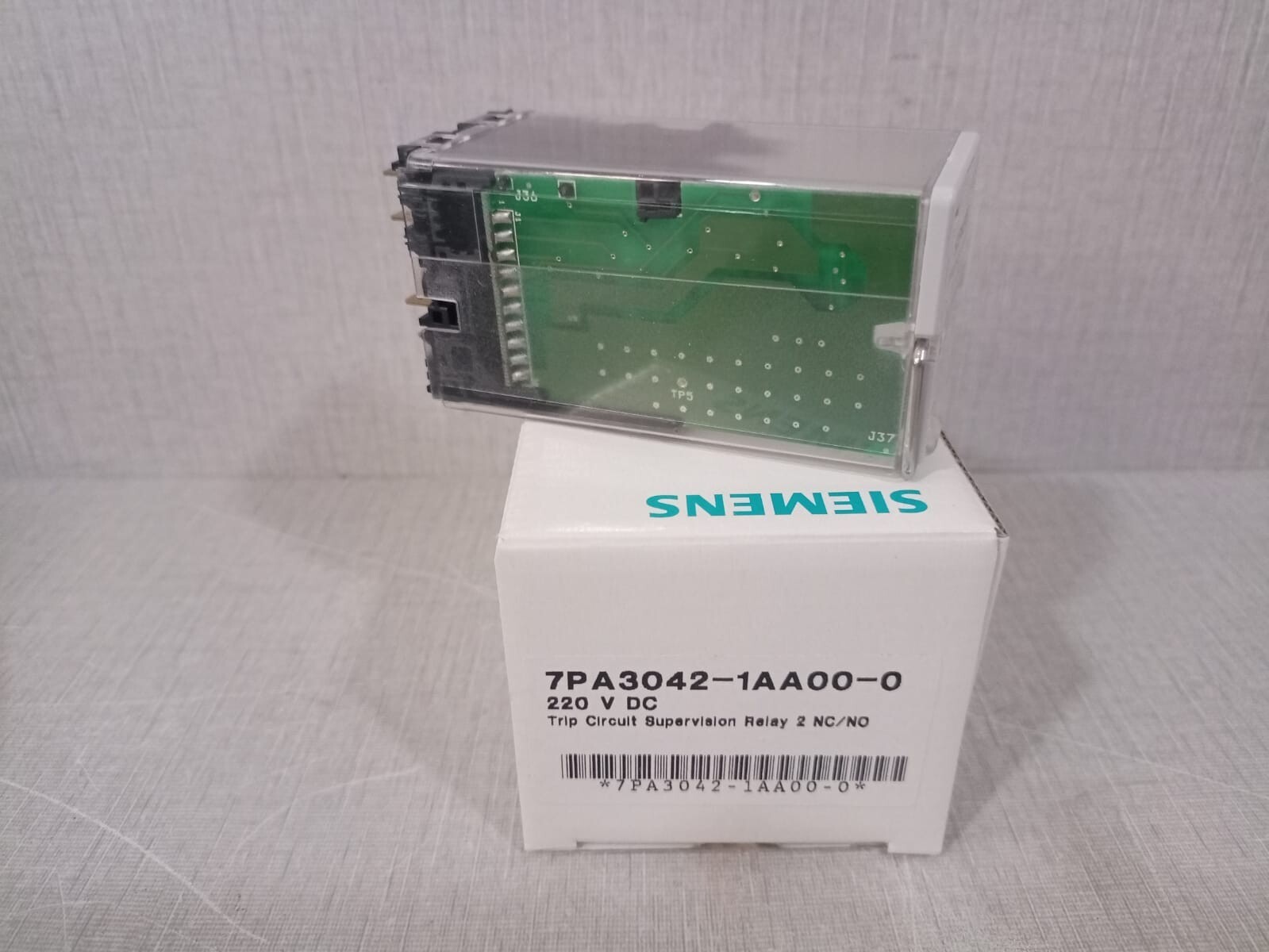 Siemens 7PA3042-1AA00 SIEMENS 7PA3042-1AA00-0 TRIP CIRCUIT SUPERVISION RELAY 2 220 V DC 6