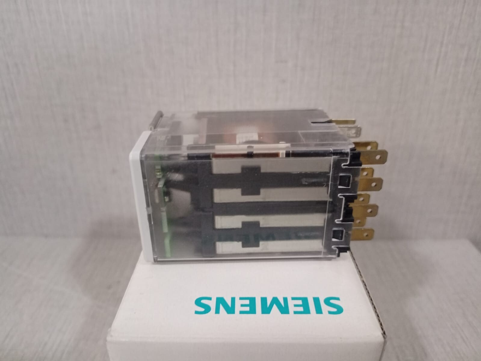 Siemens 7PA2742-0AA00-0 SIEMENS 7PA2742-0AA00-0 TRIP FAST RELAY 4 220 VDC 6