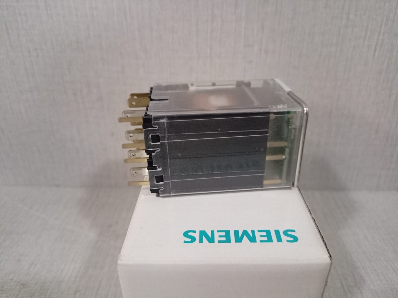 Siemens 7PA2742-0AA00-0 SIEMENS 7PA2742-0AA00-0 TRIP FAST RELAY 4 220 VDC 8