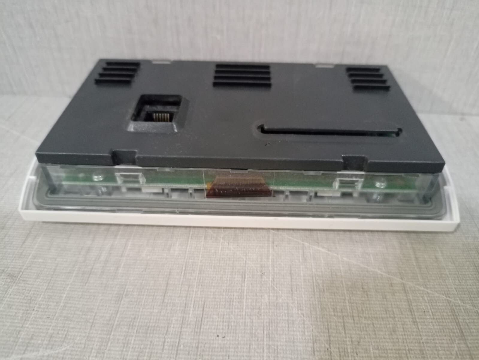 Carel PGN1000F00 CAREL PGN1000F00 Rev. 1.012 PANEL MOUNTING 4