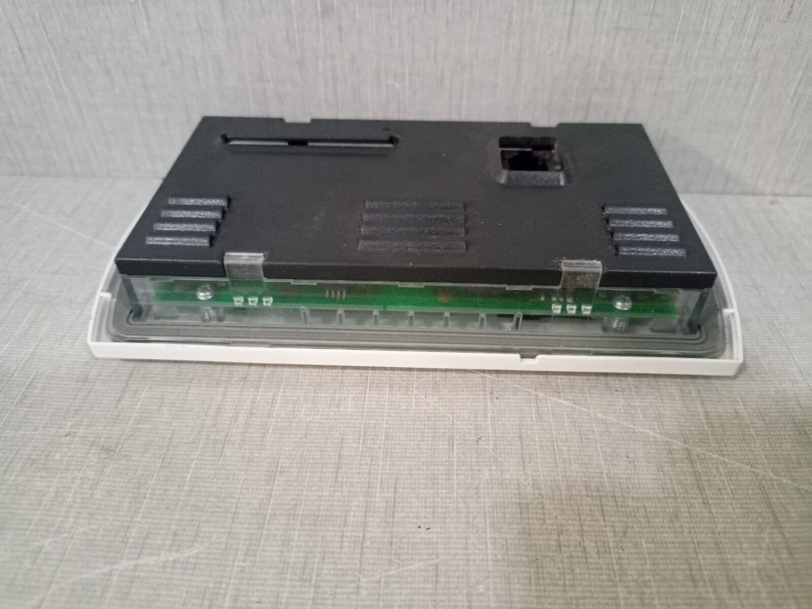 Carel PGN1000F00 CAREL PGN1000F00 Rev. 1.012 PANEL MOUNTING 6