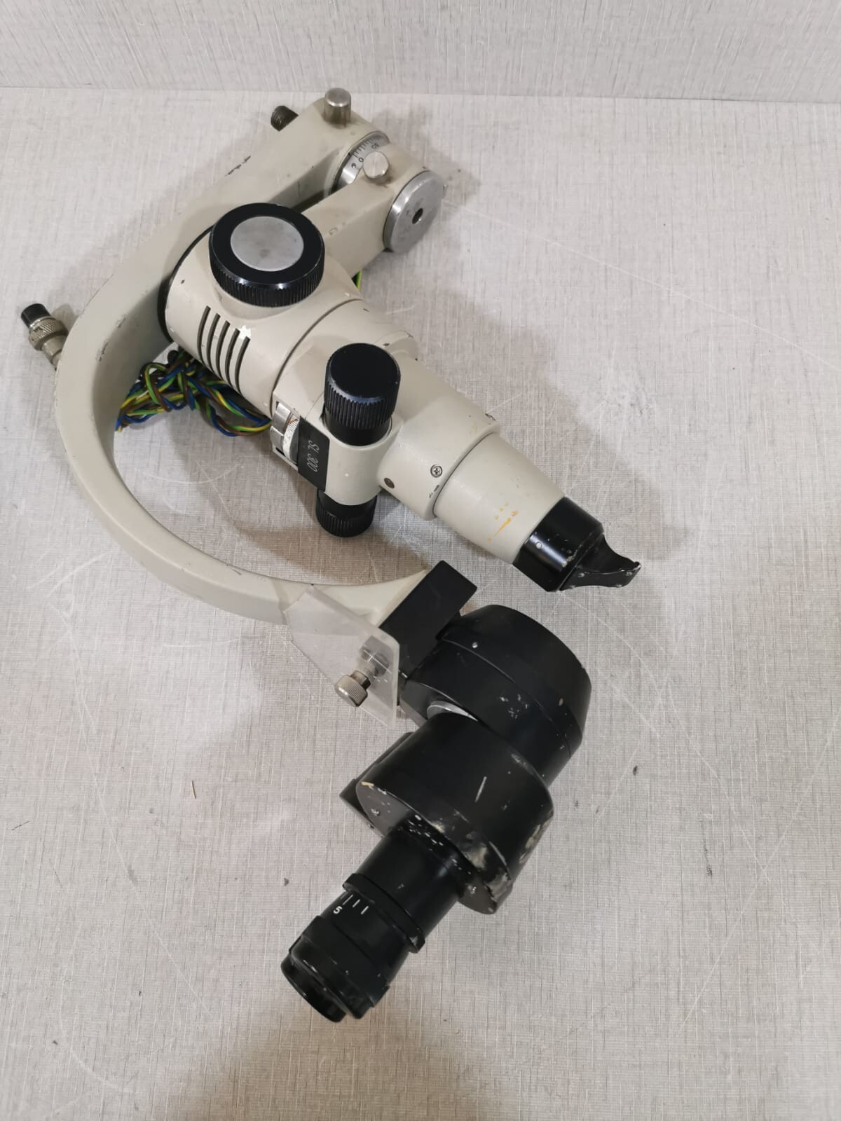 Essilor SL300 Essilor SL300 Slit Lamp Revolutionary Liquid Lens Phoropter 3