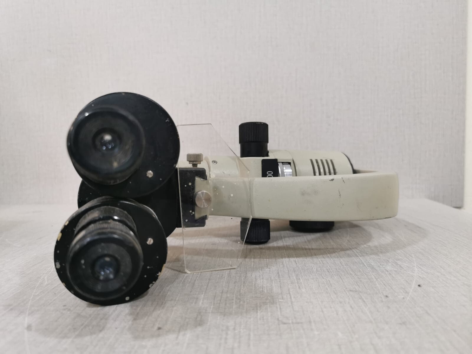 Essilor SL300 Essilor SL300 Slit Lamp Revolutionary Liquid Lens Phoropter 4