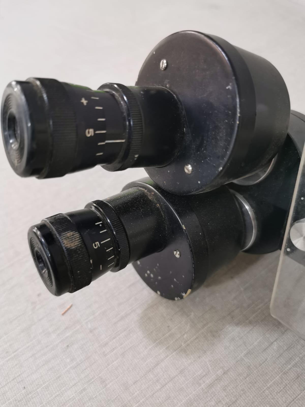 Essilor SL300 Essilor SL300 Slit Lamp Revolutionary Liquid Lens Phoropter 5