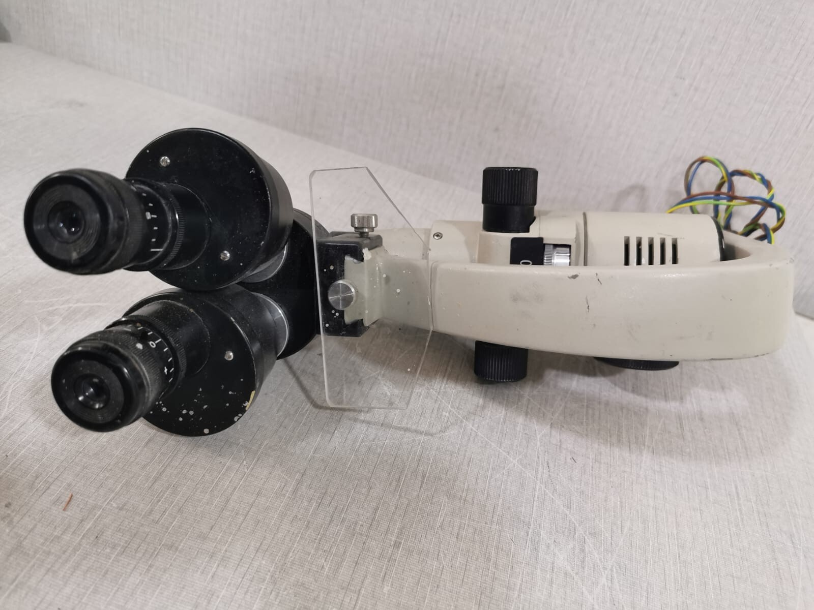 Essilor SL300 Essilor SL300 Slit Lamp Revolutionary Liquid Lens Phoropter 7