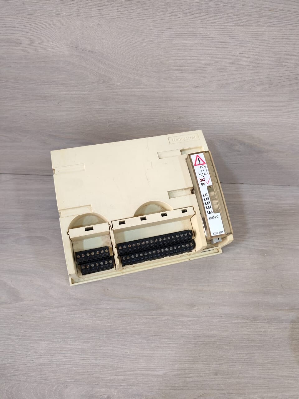 Honeywell XL50 WITH XD50-PC Honeywell XL50 WITH XD50-PC PROGRAMMABLE CONTROLLER 24VAC 50/60Hz 2
