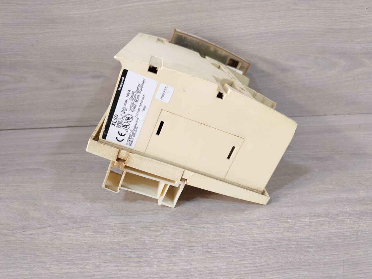 Honeywell XL50 WITH XD50-PC Honeywell XL50 WITH XD50-PC PROGRAMMABLE CONTROLLER 24VAC 50/60Hz 7