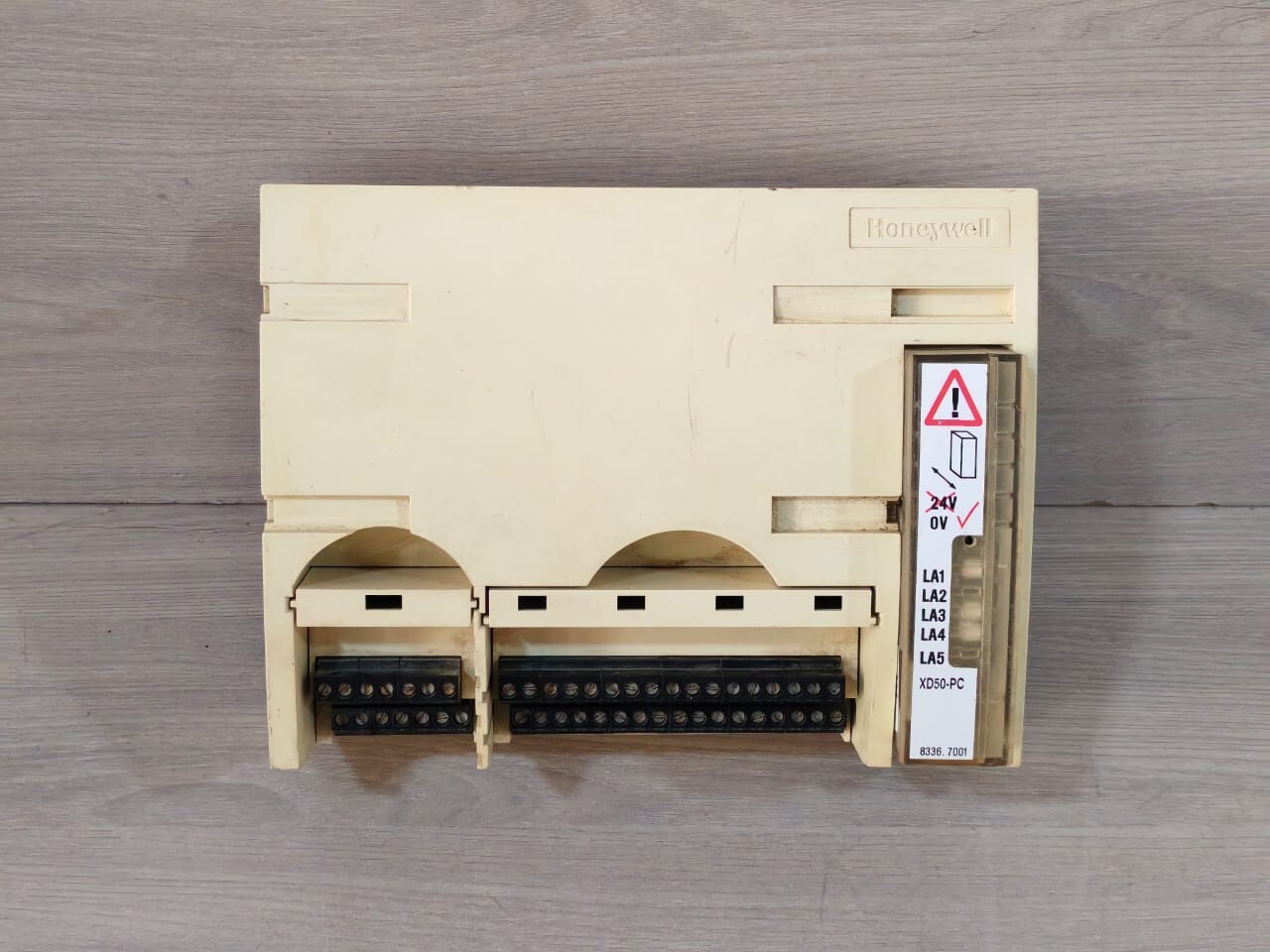 Honeywell XL50 WITH XD50-PC PROGRAMMABLE CONTROLLER 24VAC 50/60Hz