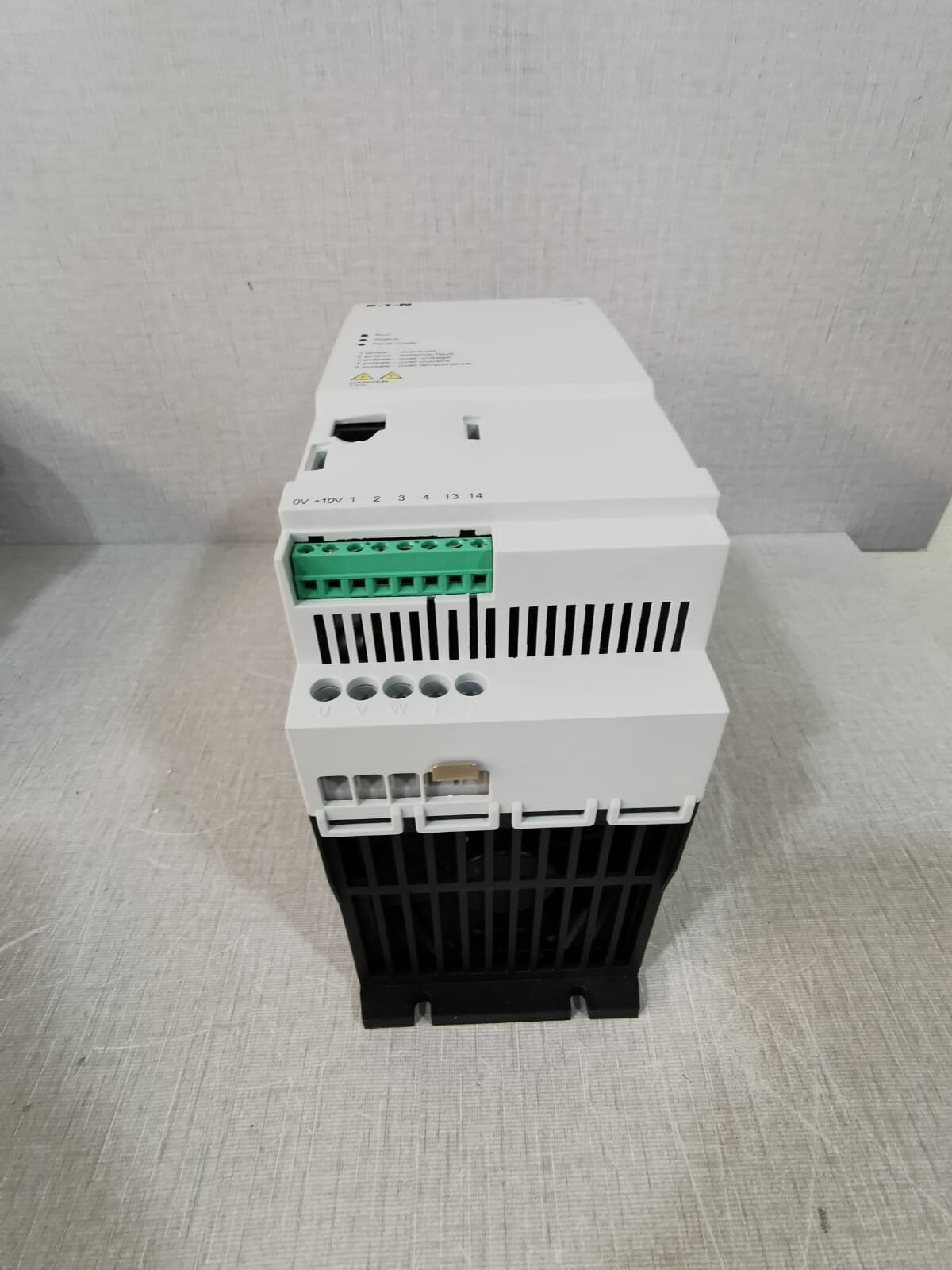 Eaton DE1-34011FN-N20N Eaton DE1-34011FN-N20N Variable Frquency Drive 9