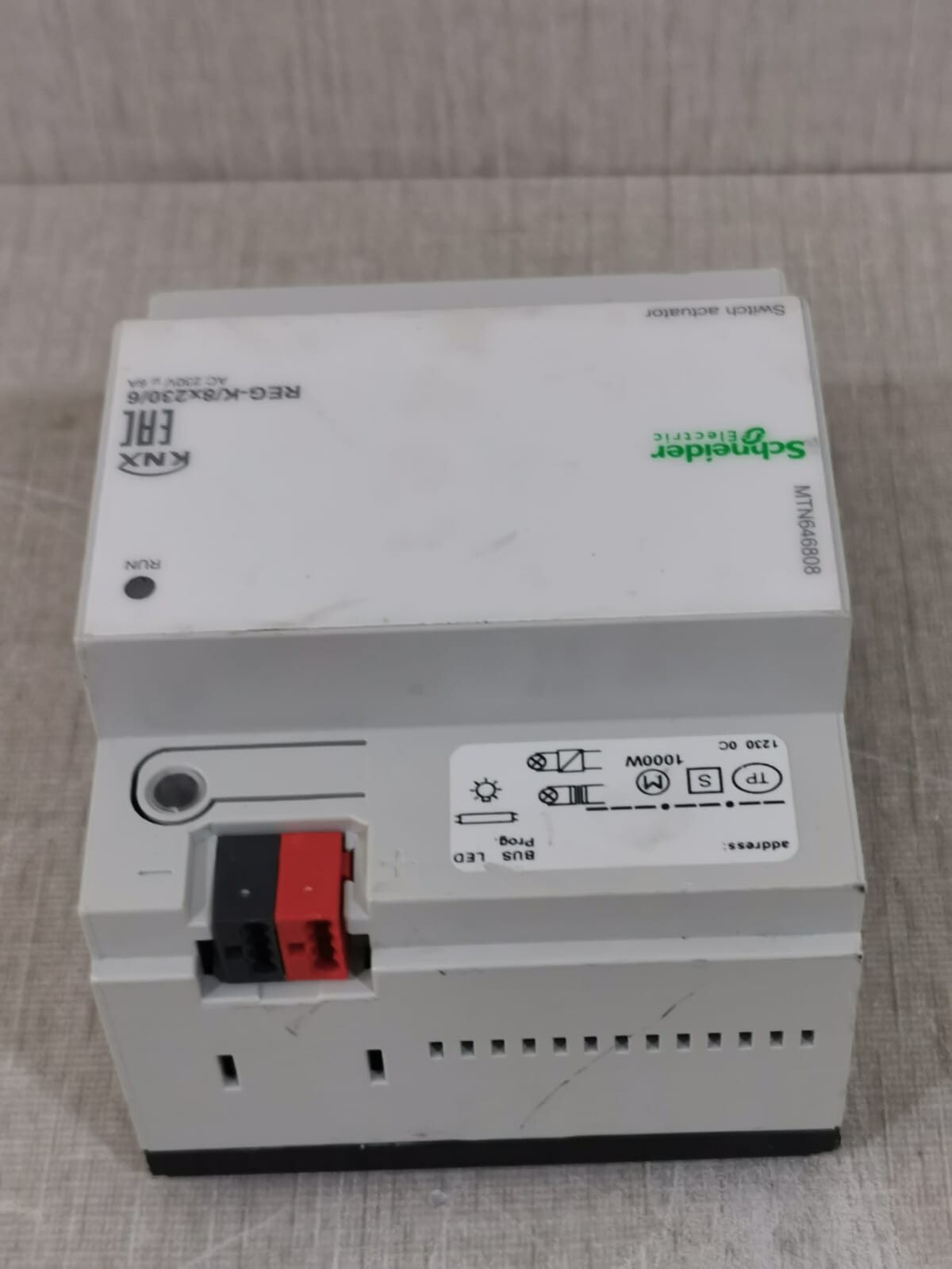 Schneider Electric MTN646808 Schneider Electric MTN646808 KNX REG-K/8x230/6 Switch Actuator 4