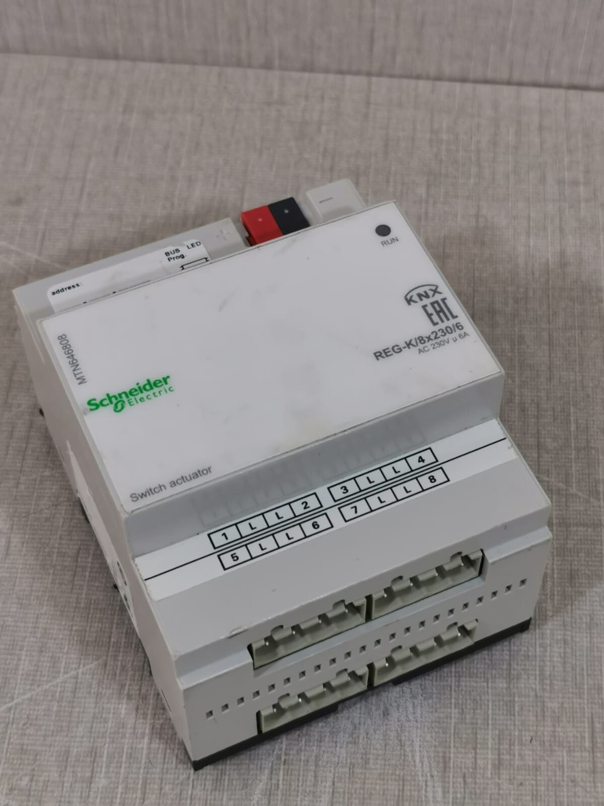 Schneider Electric MTN646808 Schneider Electric MTN646808 KNX REG-K/8x230/6 Switch Actuator 5