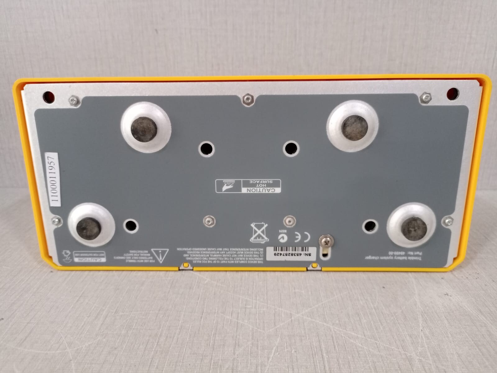Trimble 58382001 / Multi Battery Adapter 50113-00 / Charger 49499-00 Trimble Power Kit 58382001 / Multi Battery Adapter 50113-00 / Charger 49499-00 6
