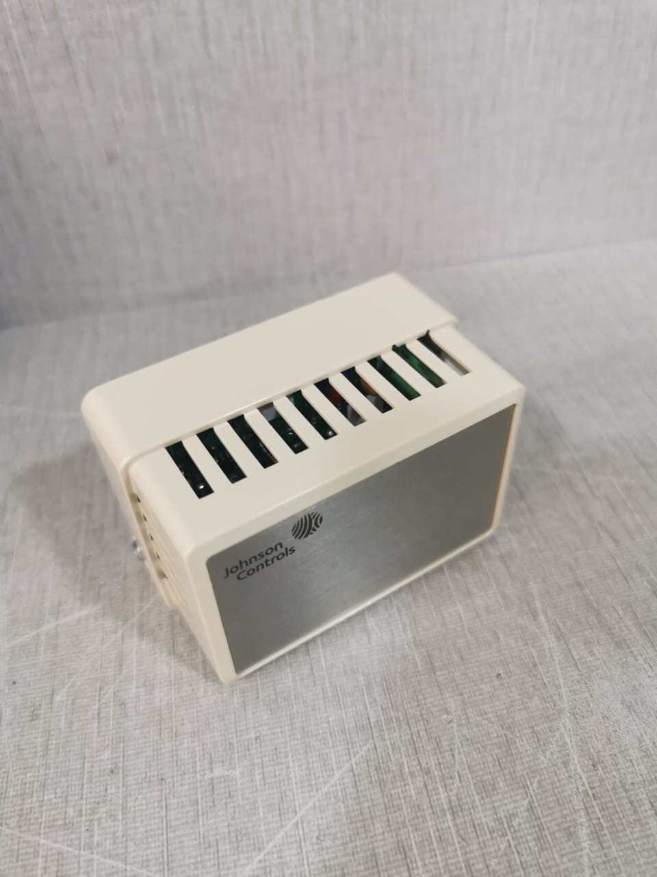 Johnson Controls HE-67P2-0N0BT Johnson Controls HE-67P2-0N0BT Wall Mount Humidity Sensor 6