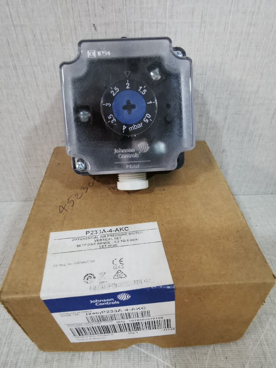 Johnson Controls P233A-4-AKC Johnson Controls P233A-4-AKC Differential Air Pressure Switch 4
