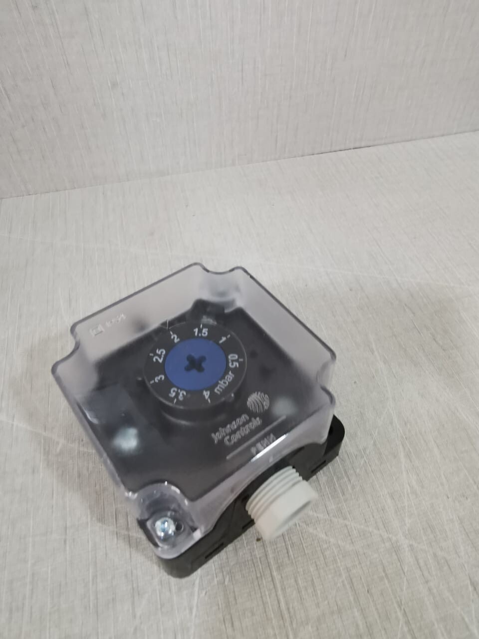 Johnson Controls P233A-4-AKC Johnson Controls P233A-4-AKC Differential Air Pressure Switch 9