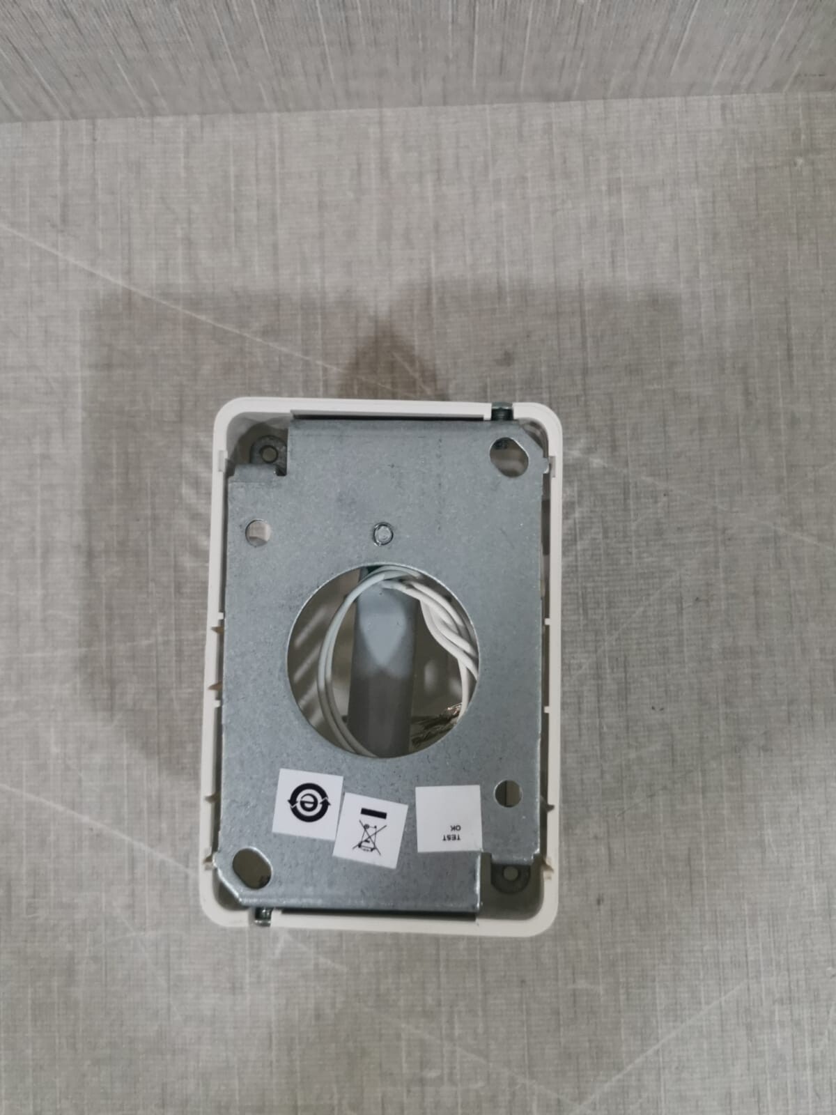 Johnson Controls TE-6314P-1 Johnson Controls TE-6314P-1 Wall Mount Temperature Sensor 9