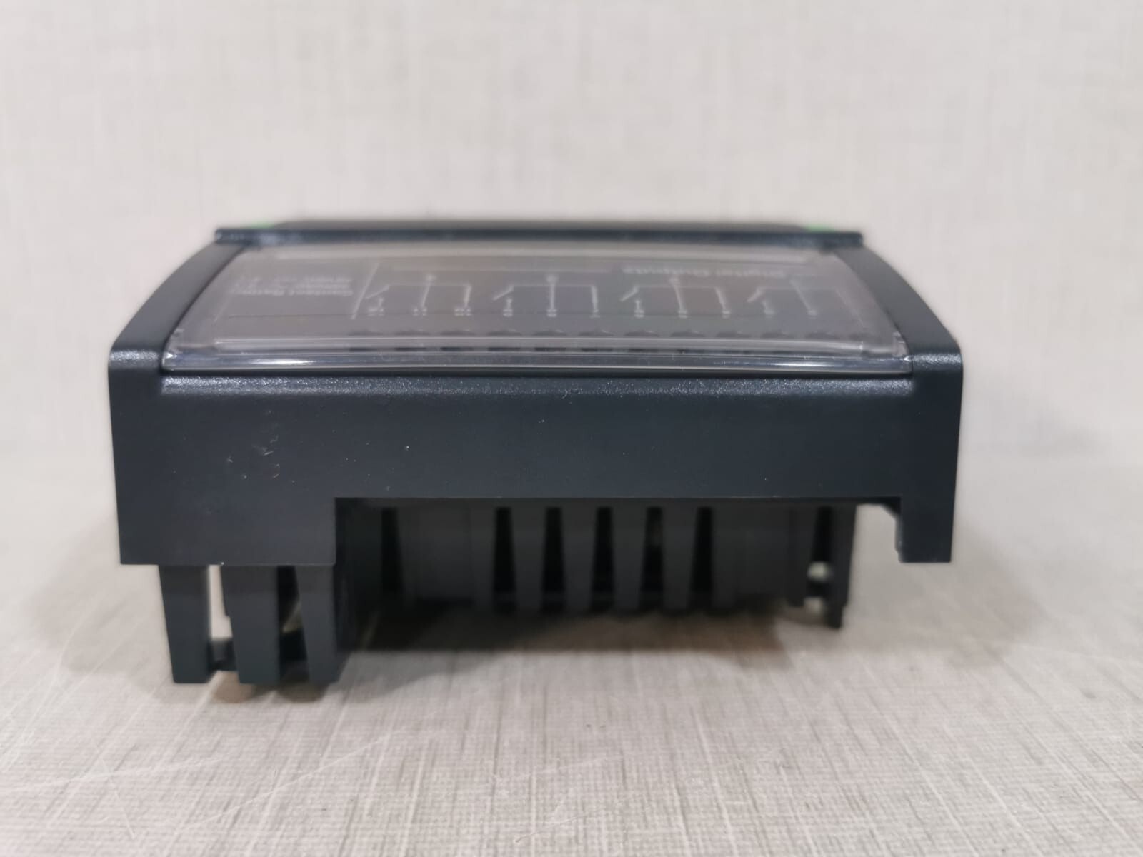 Schneider Electric SXWUI8D4X10001 Schneider Electric SmartX Controller UI-8/DO-FC-4 I/O Module P/n:SXWUI8D4X10001 6