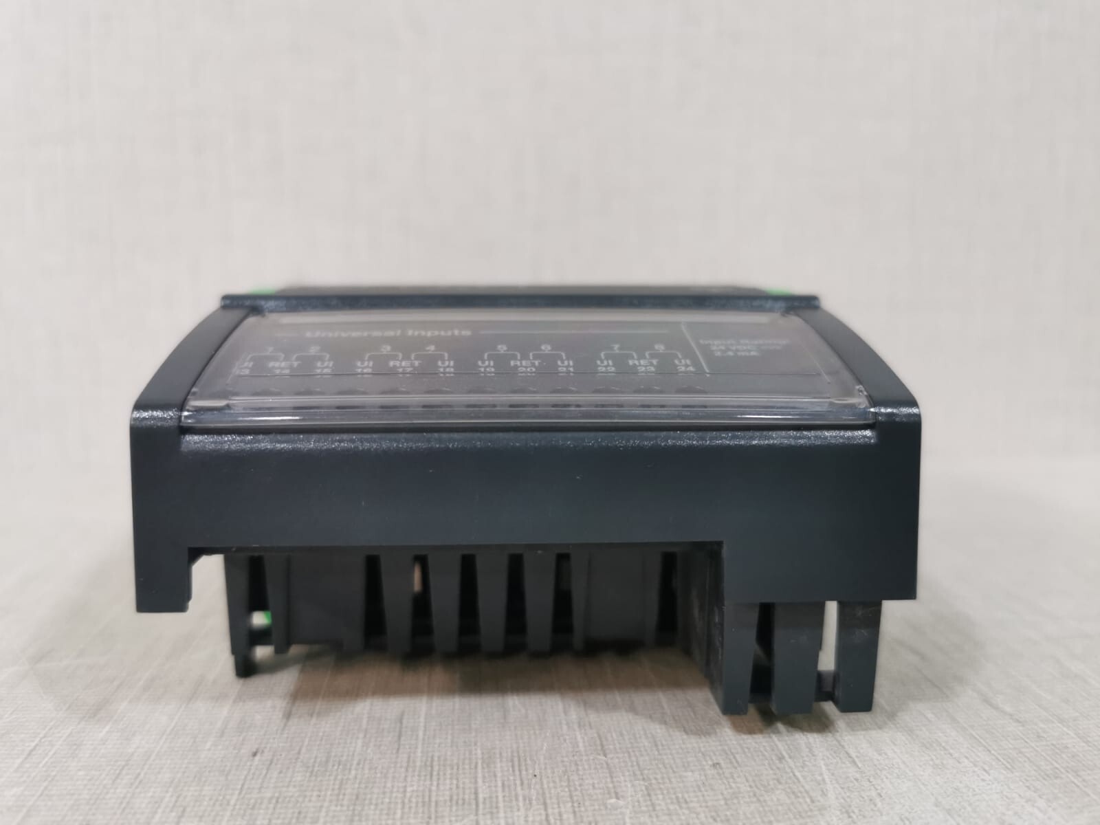 Schneider Electric SXWUI8D4X10001 Schneider Electric SmartX Controller UI-8/DO-FC-4 I/O Module P/n:SXWUI8D4X10001 7