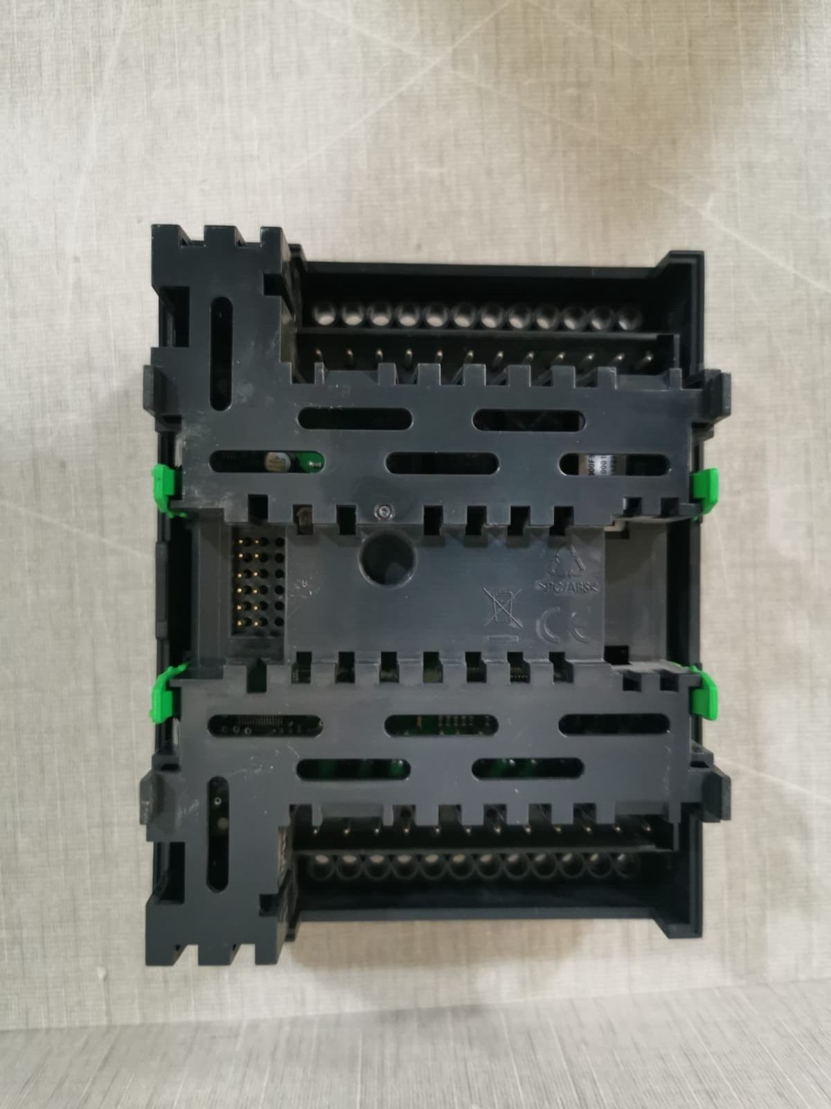 Schneider Electric SXWUI8D4X10001 Schneider Electric SmartX Controller UI-8/DO-FC-4 I/O Module P/n:SXWUI8D4X10001 8
