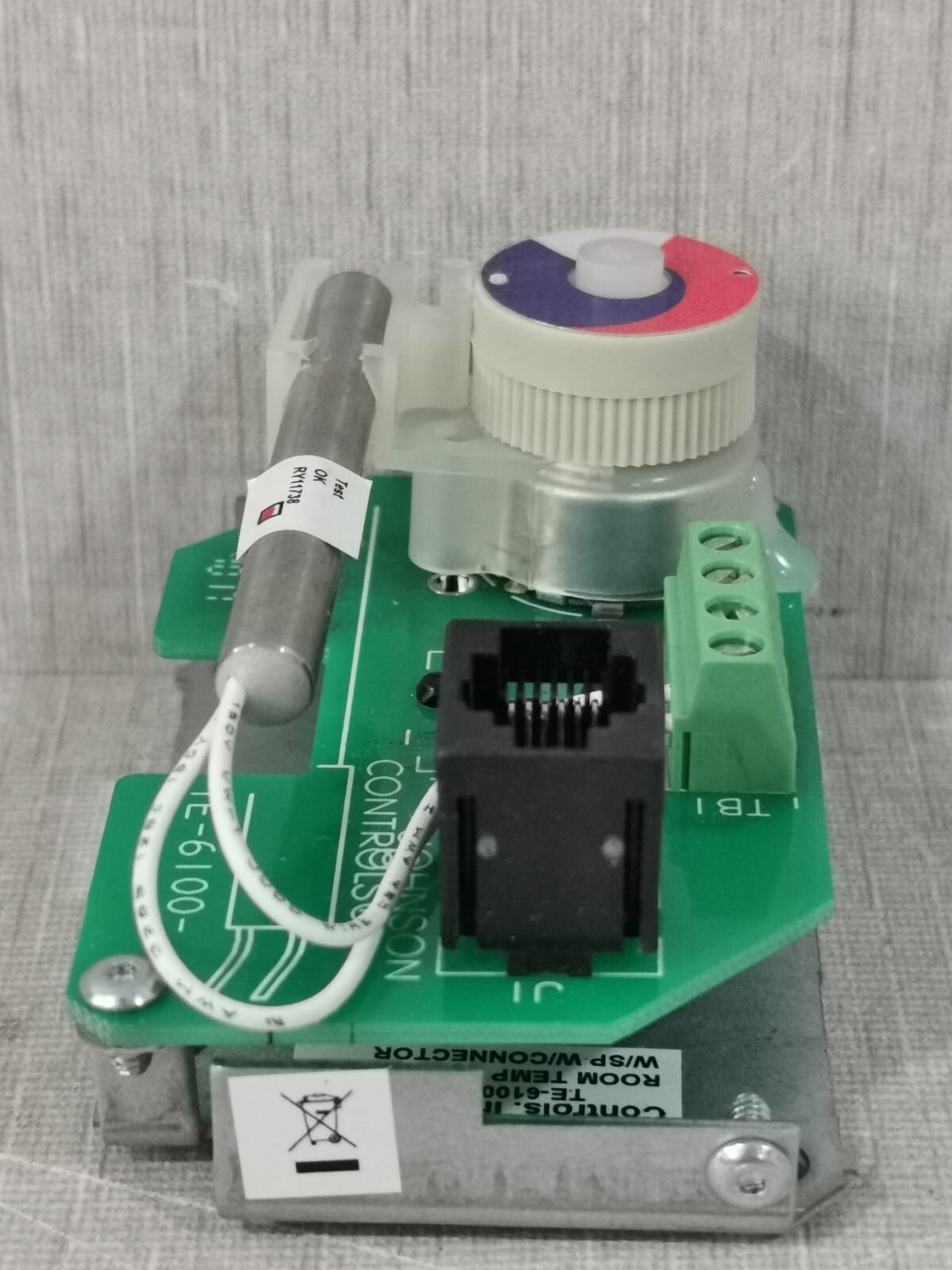 Johnson Controls TE-6100-12 Johnson Controls TE-6100-12 Room Temperature Sensor with Connector 2