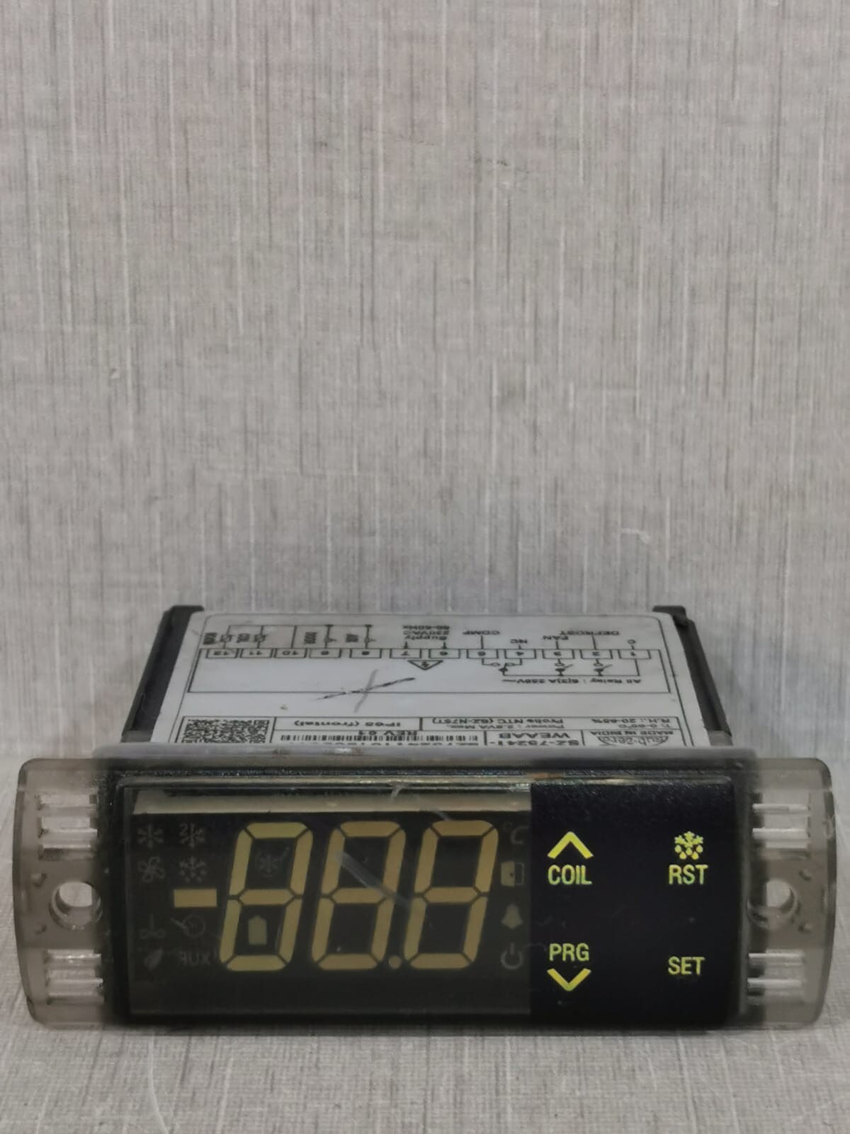 Unbranded SZ-7524T-WEAAB SZ-7524T-WEAAB REV 01 DIGITAL CONTROLLER 250VAC 2