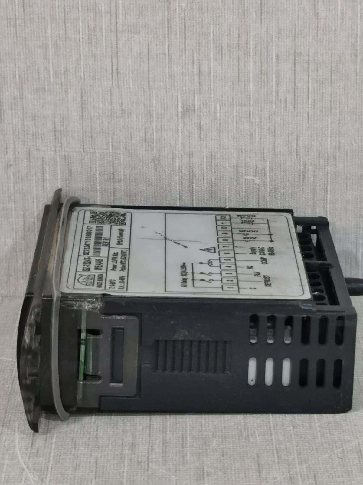 Unbranded SZ-7524T-WEAAB SZ-7524T-WEAAB REV 01 DIGITAL CONTROLLER 250VAC 3