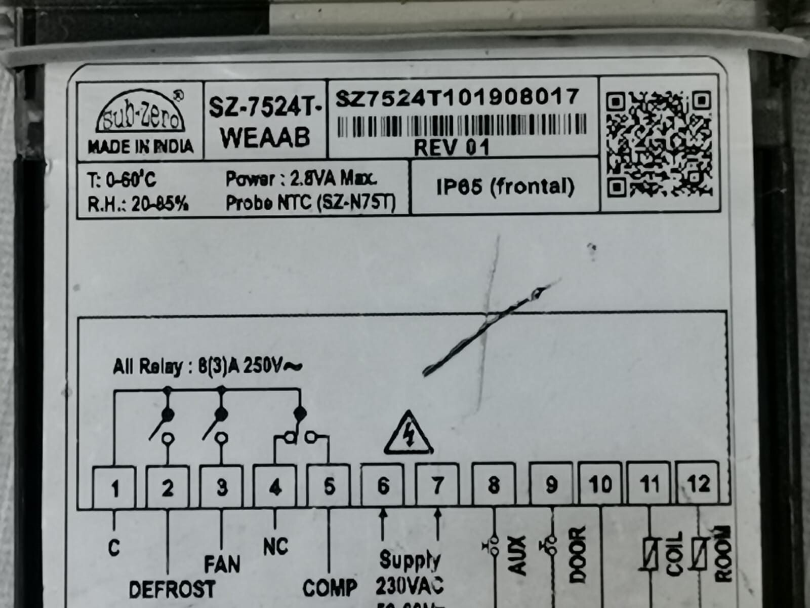 Unbranded SZ-7524T-WEAAB SZ-7524T-WEAAB REV 01 DIGITAL CONTROLLER 250VAC 8
