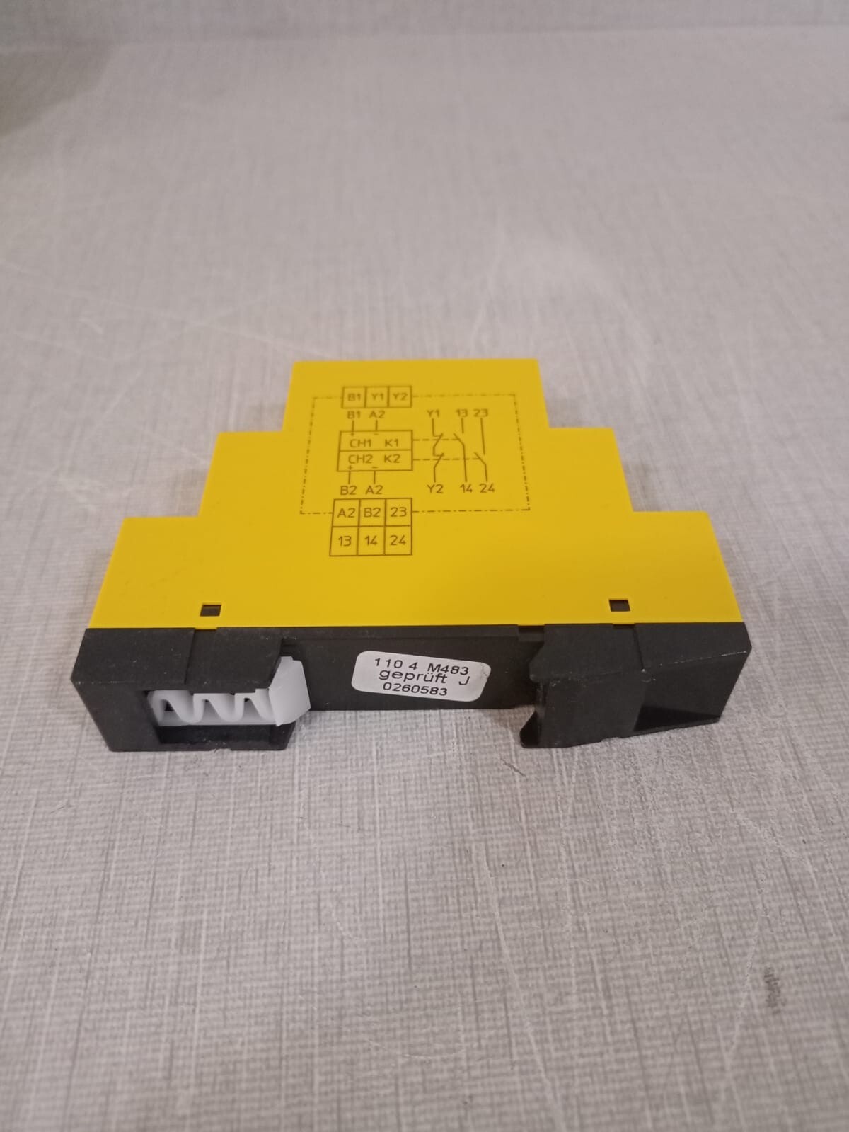SICK UE12-2FG2D0 Sick UE12-2FG2D0 / UE12-2FG 1043917 Safety Extension Relay 2
