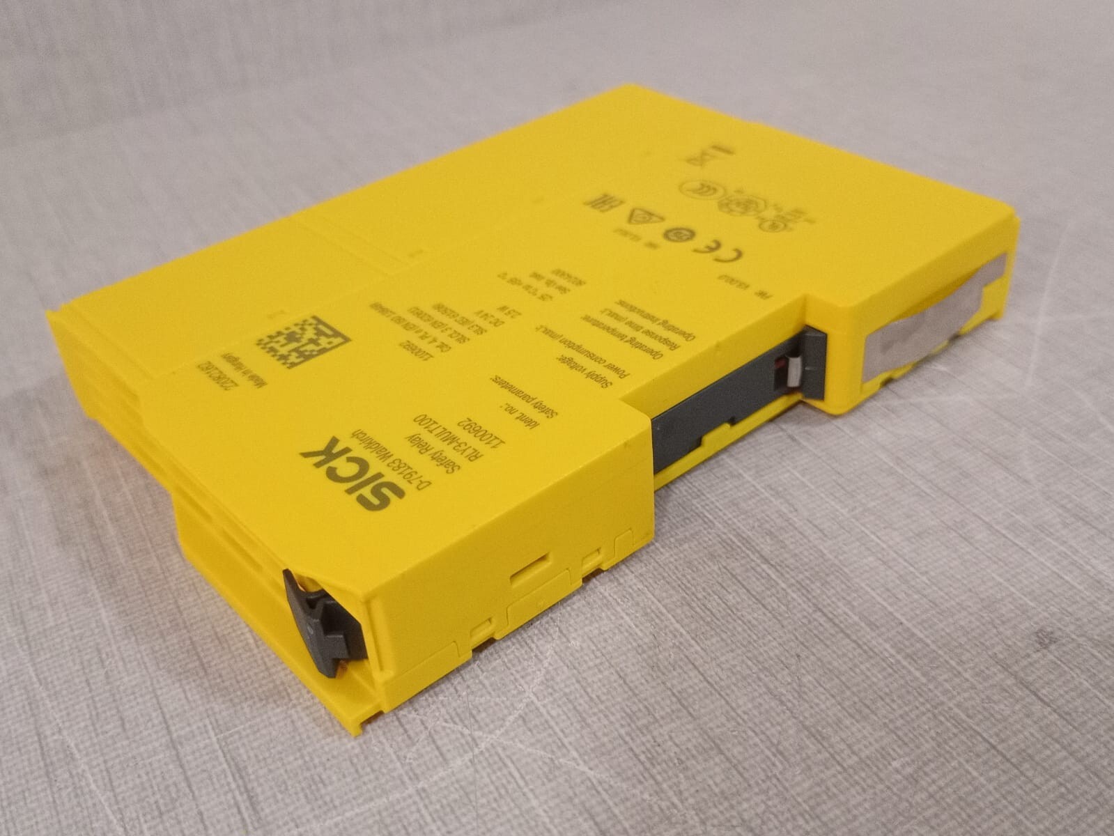 sick RLY3-MULT100 SICK Safety Relay RLY3-MULT100 1100692- MISSING TERMINAL CONNECTOR 5