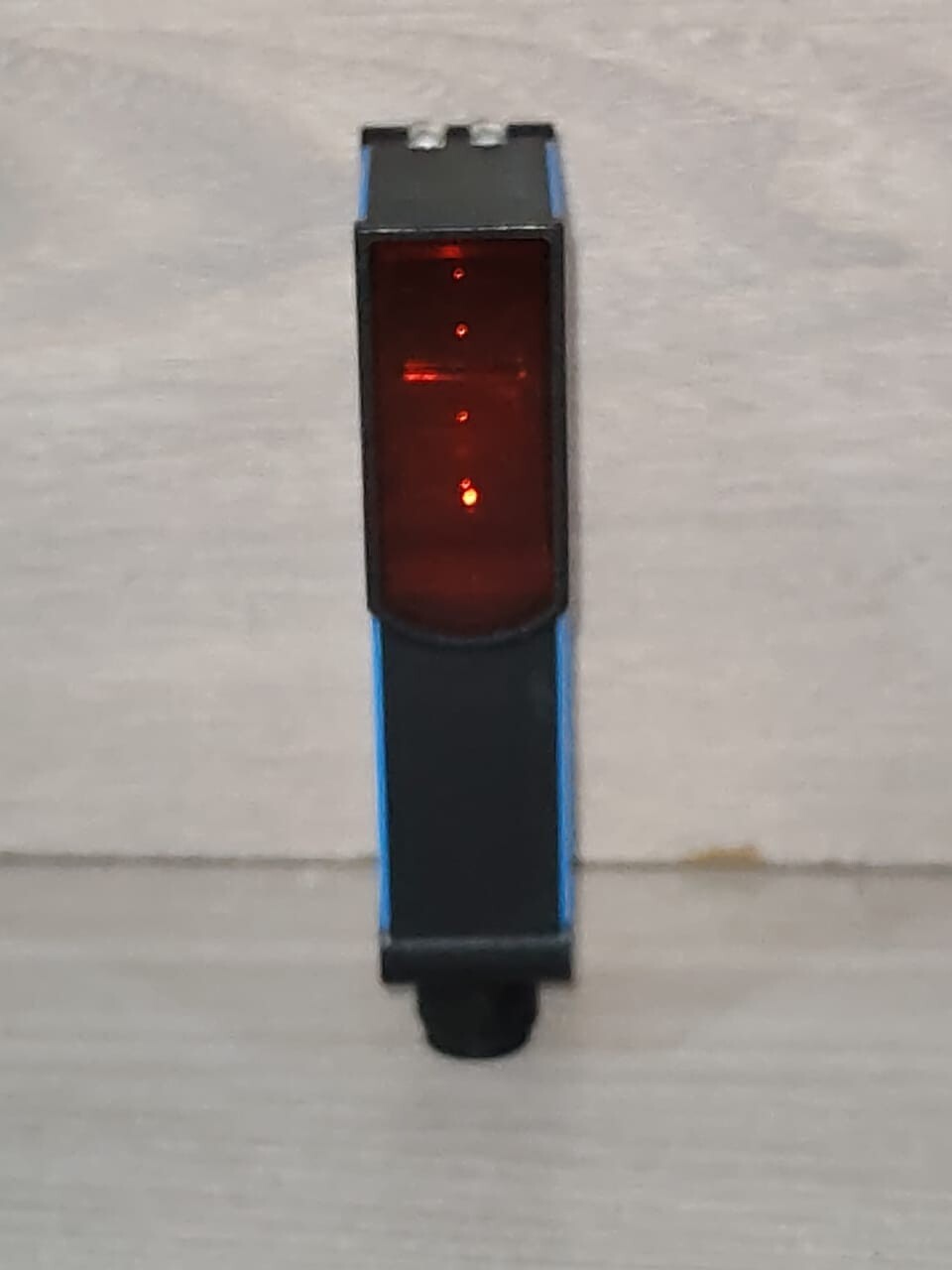 SICK WL14-2P430 Sick WL14-2P430 Photoelectric Retro-Reflective Sensor 3