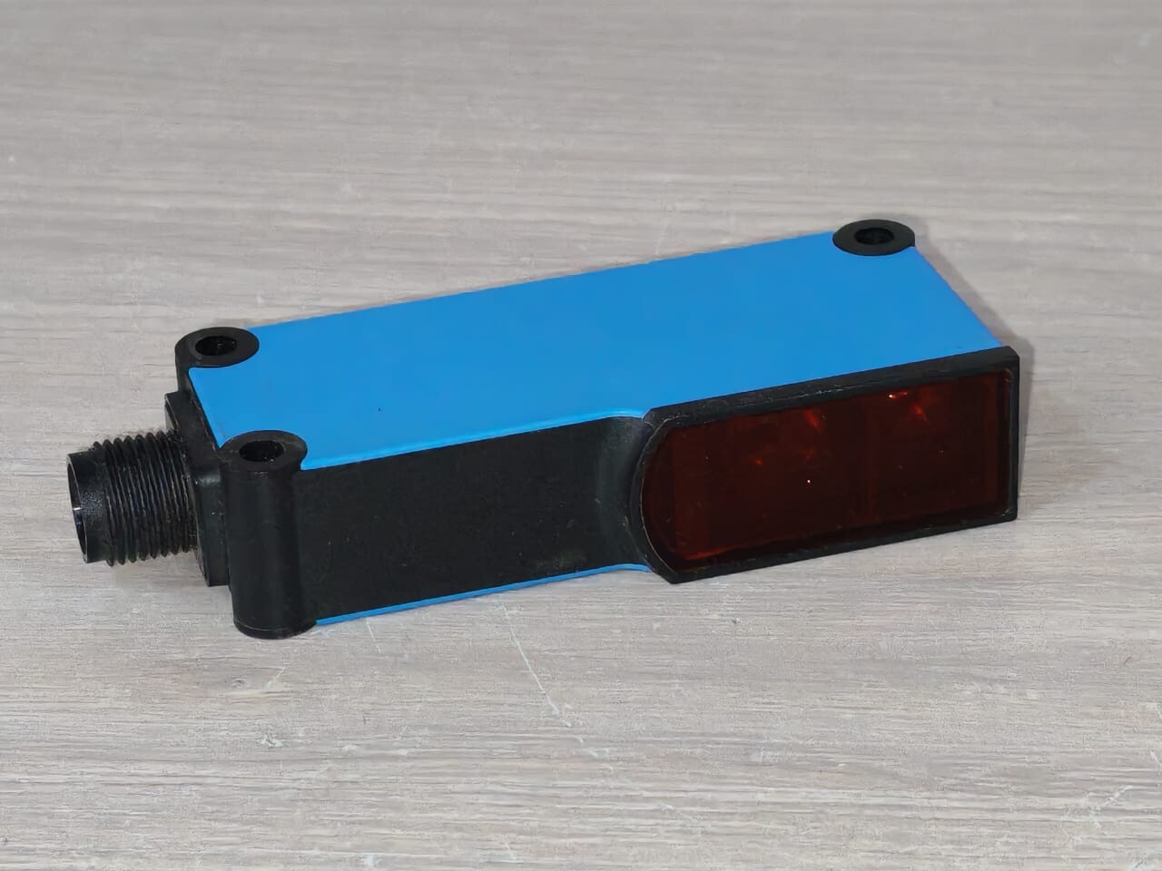 SICK WL14-2P430 Sick WL14-2P430 Photoelectric Retro-Reflective Sensor 4
