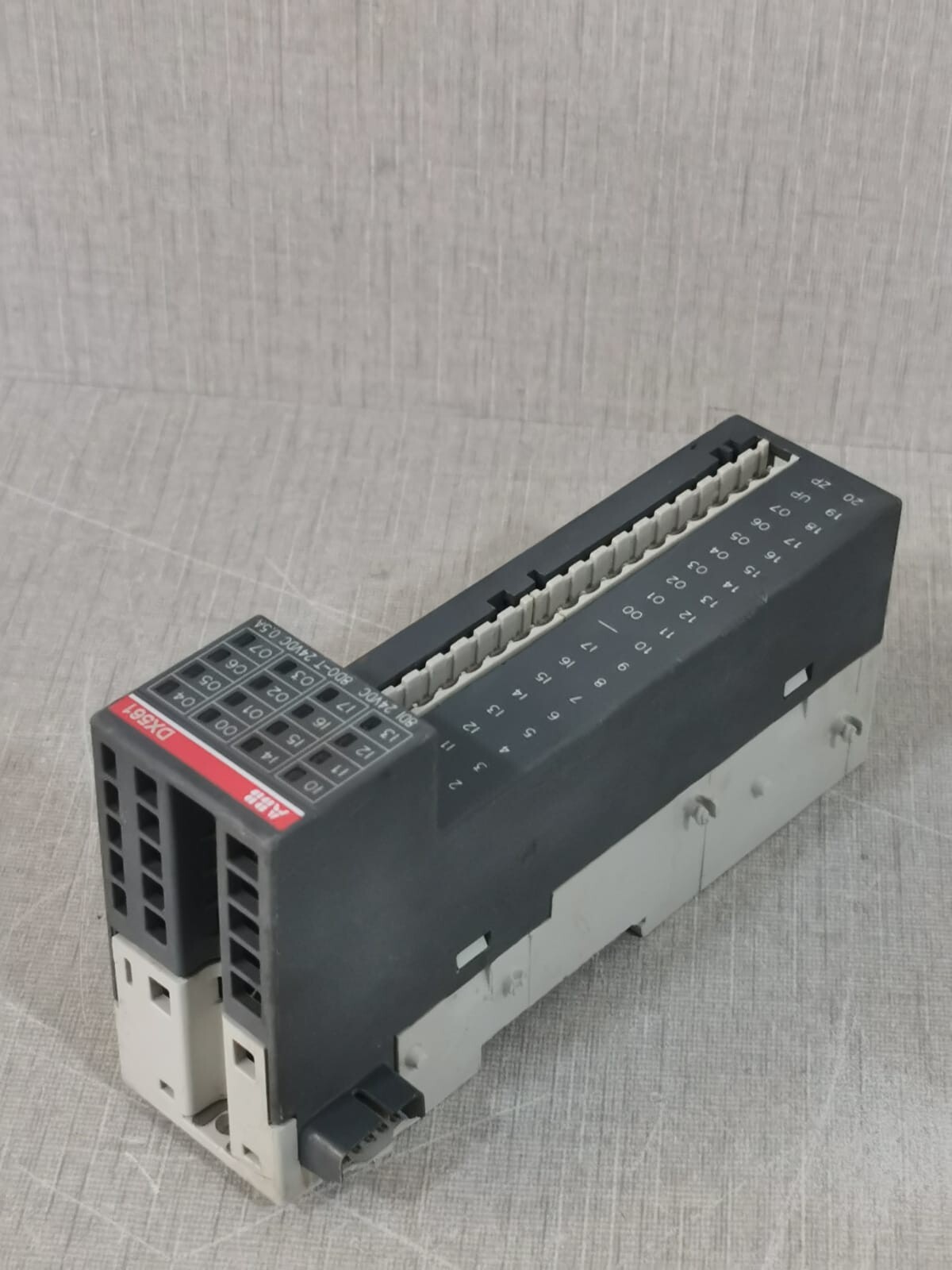 ABB DX561 ABB DX561 A1/ 1TNE968902R2301 Digital Input/Output Module 5
