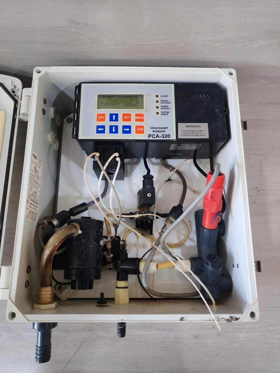 HANNA PCA-320 HANNA INSTRUMENTS PCA320 CHLORINE/pH ANALYZER PCA-320 230VAC 7