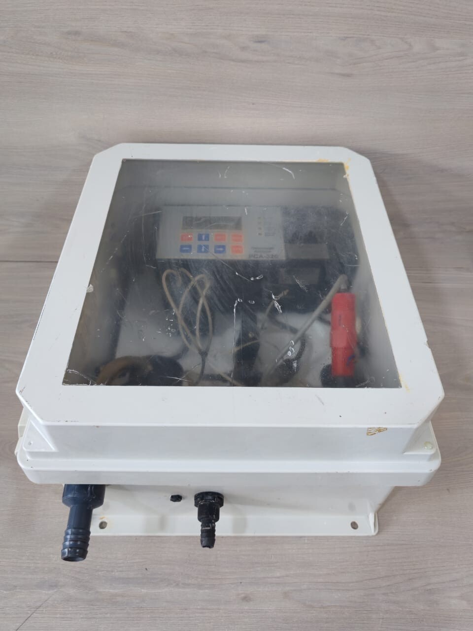HANNA PCA-320 HANNA INSTRUMENTS PCA320 CHLORINE/pH ANALYZER PCA-320 230VAC 10