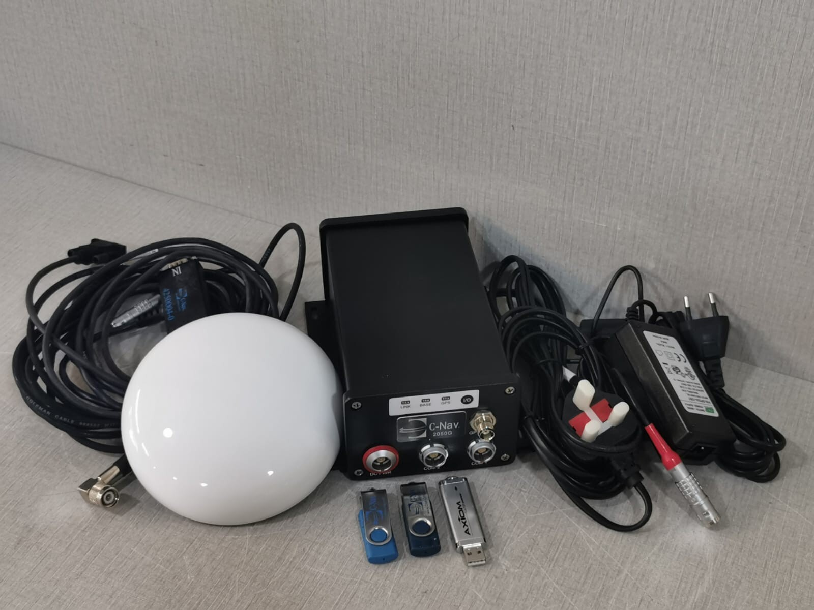 UNKNOWN SF-2050G NavCom SF-2050G GPS Receiver Base and Satellite P/n 92-310059-3001 2