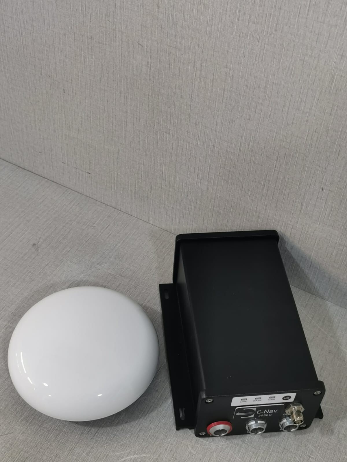 UNKNOWN SF-2050G NavCom SF-2050G GPS Receiver Base and Satellite P/n 92-310059-3001 4
