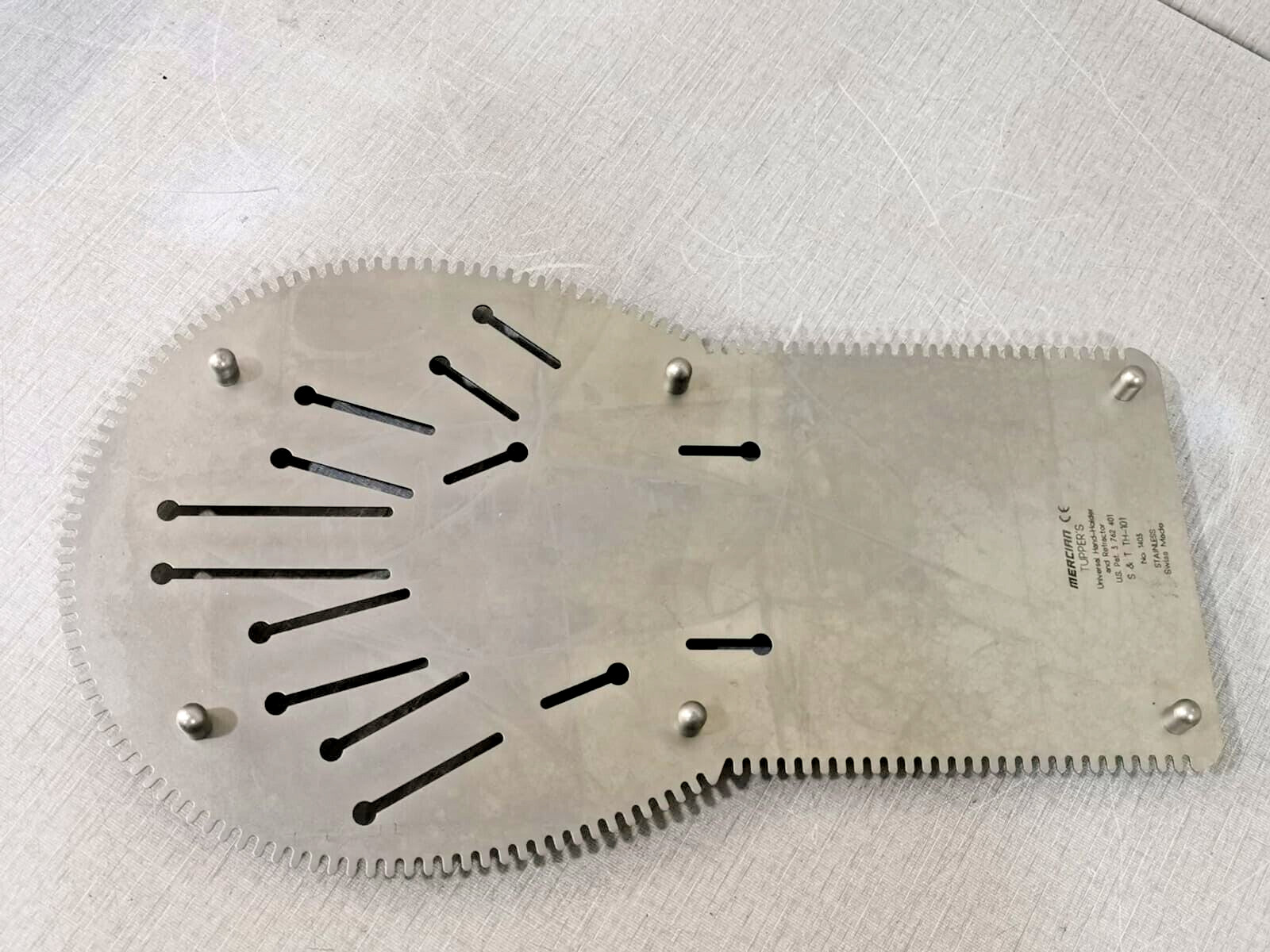 MERCIAN Universal Hand-Holder and Retractor MERCIAN Tupper's Universal Hand-Holder and Retractor 3