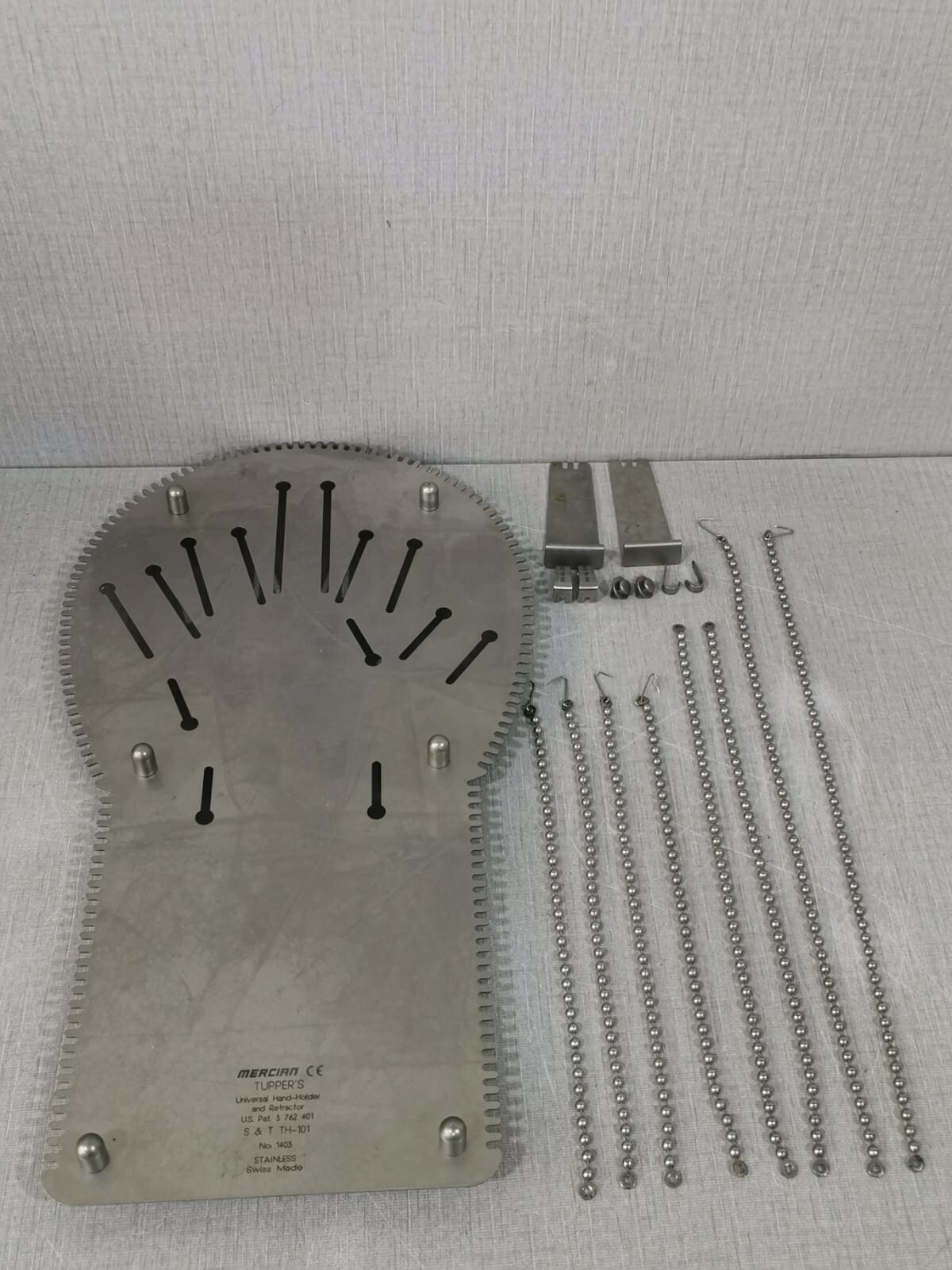 MERCIAN Tupper's Universal Hand-Holder and Retractor