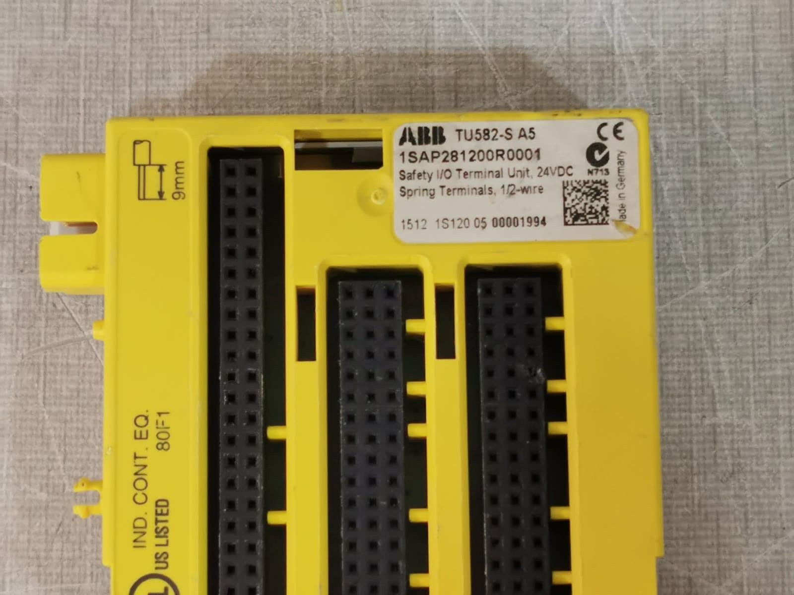 ABB 1SAP281200R0001 ABB TU582-S A5 1SAP281200R0001 Safety I/O Terminal Unit 2