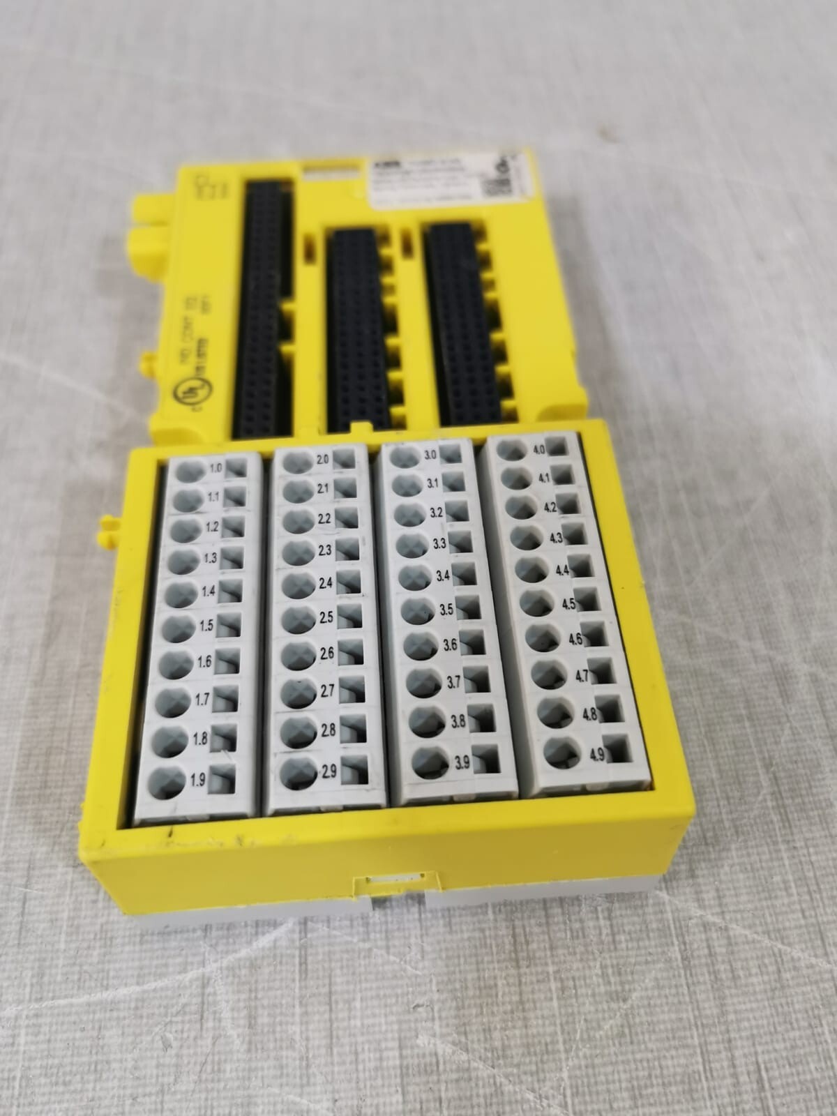 ABB 1SAP281200R0001 ABB TU582-S A5 1SAP281200R0001 Safety I/O Terminal Unit 5