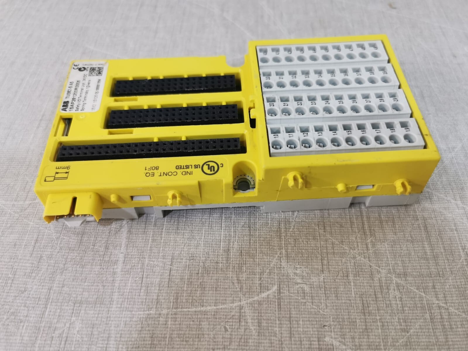 ABB 1SAP281200R0001 ABB TU582-S A5 1SAP281200R0001 Safety I/O Terminal Unit 6