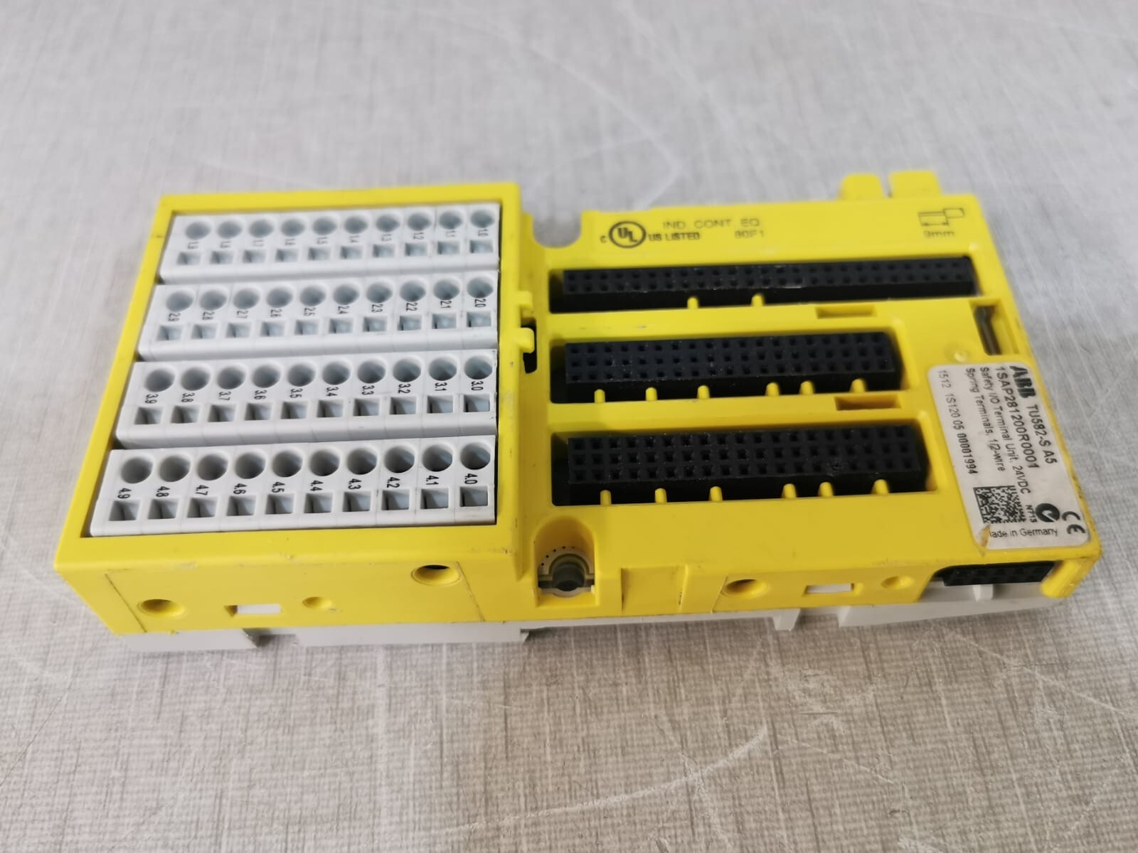 ABB 1SAP281200R0001 ABB TU582-S A5 1SAP281200R0001 Safety I/O Terminal Unit 7
