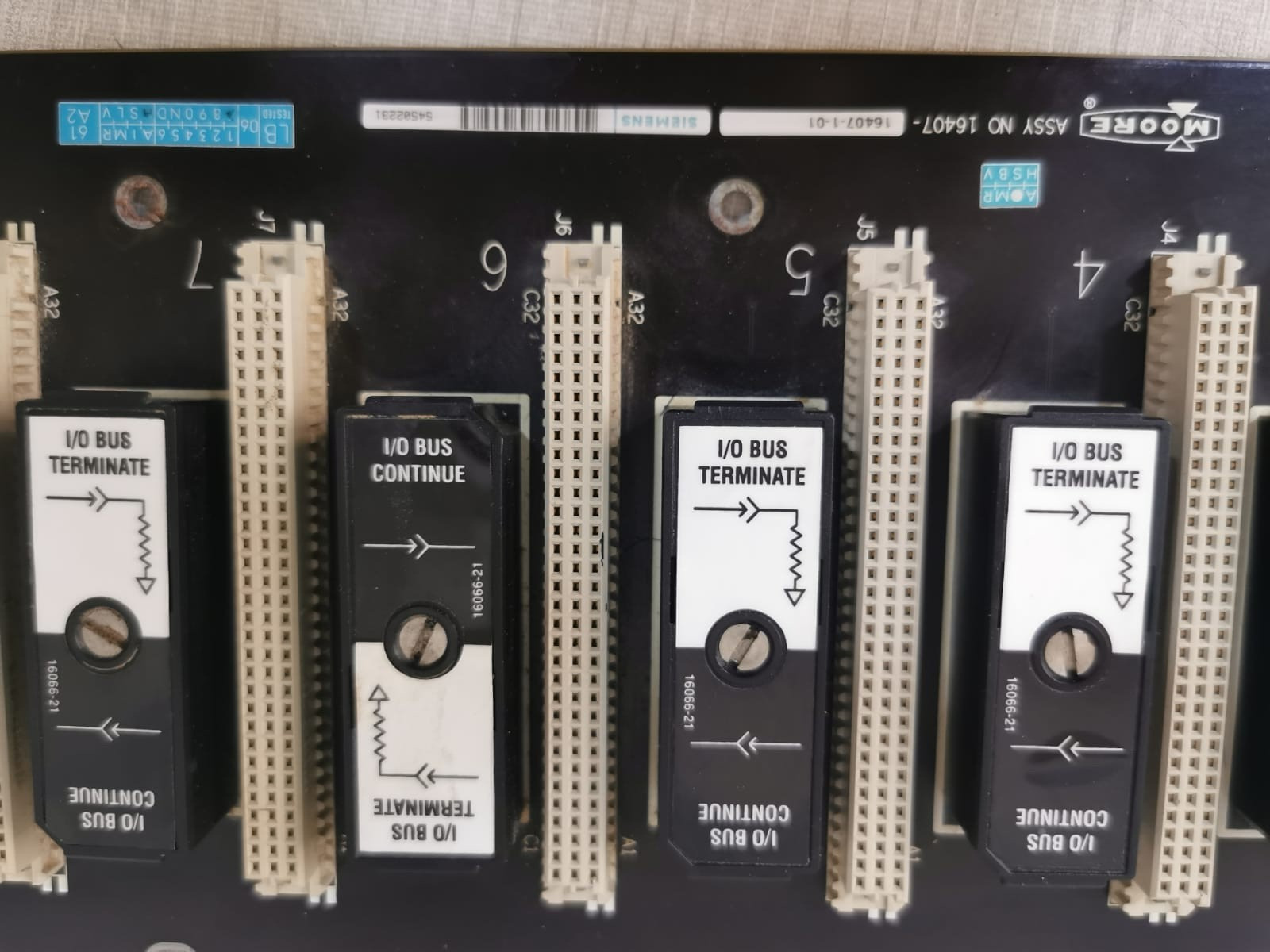 Siemens 16407-1-01 Moore / Siemens 16407-1-01 I/O Bus Continue/Terminate Rack 2