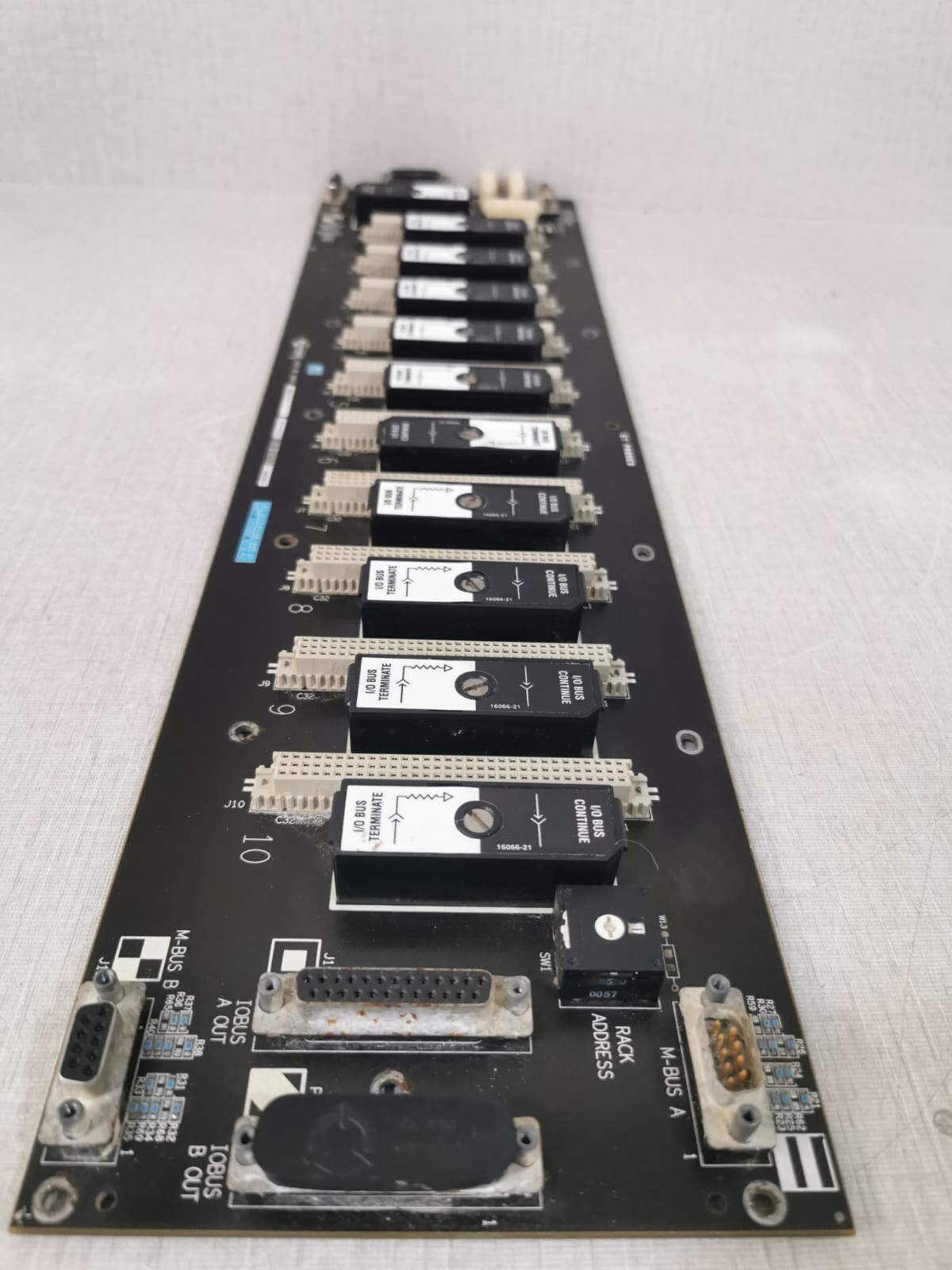 Siemens 16407-1-01 Moore / Siemens 16407-1-01 I/O Bus Continue/Terminate Rack 9