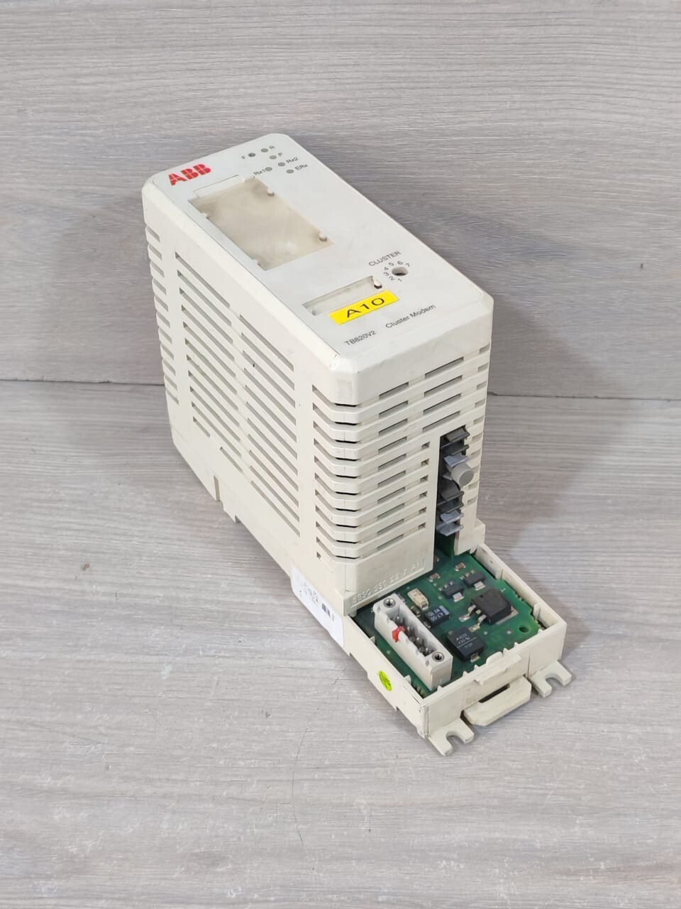 ABB 3BSE013208R1 ABB 3BSE013208R1 TB820V2 CLUSTER MODEM 2