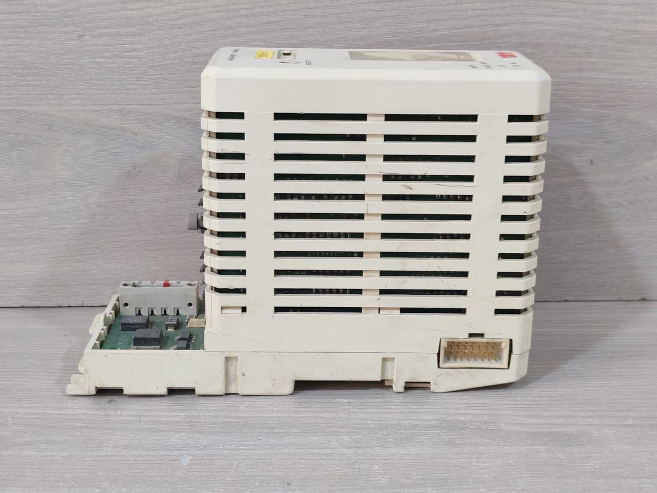 ABB 3BSE013208R1 ABB 3BSE013208R1 TB820V2 CLUSTER MODEM 9