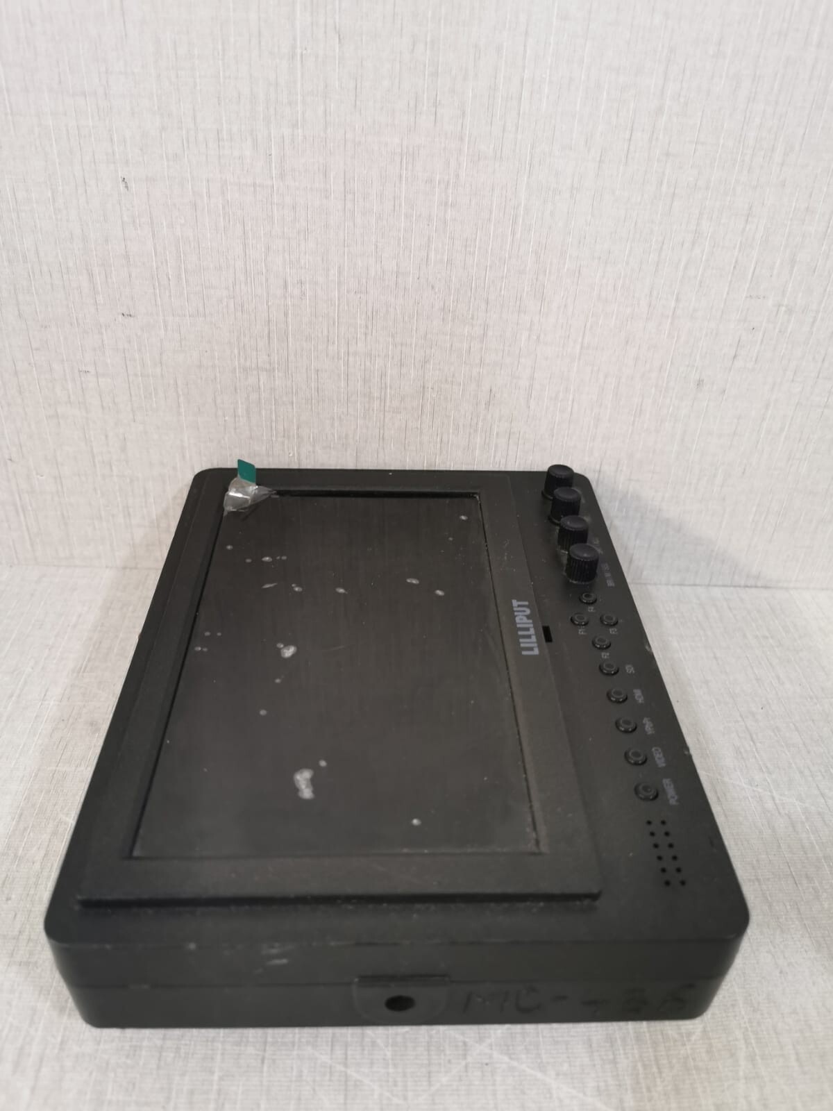 Lilliput High Definition LCD Monitor Lilliput 7'' High Definition LCD Monitor 12 VOLTS 10 WATTS 4